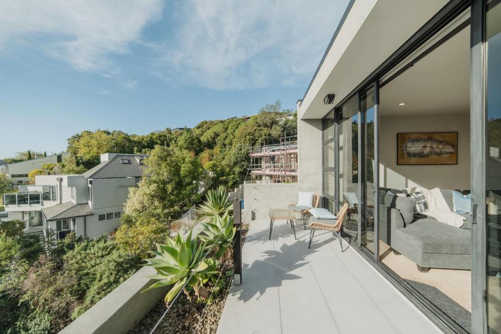 Adventure & Relaxation Cozy 3BR Stay with Games & Scenic Views - Resim 1