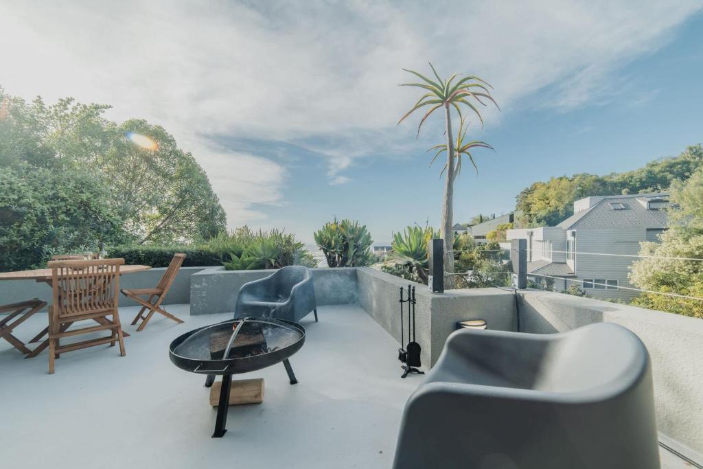 Adventure & Relaxation Cozy 3BR Stay with Games & Scenic Views - Resim 15