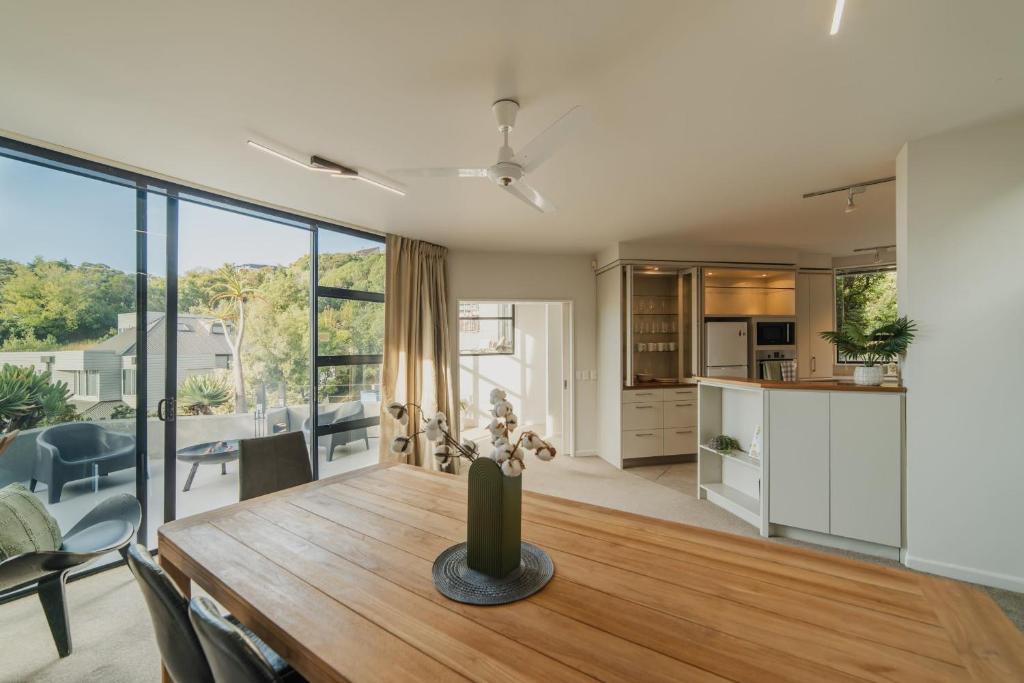 Adventure & Relaxation Cozy 3BR Stay with Games & Scenic Views - Resim 17