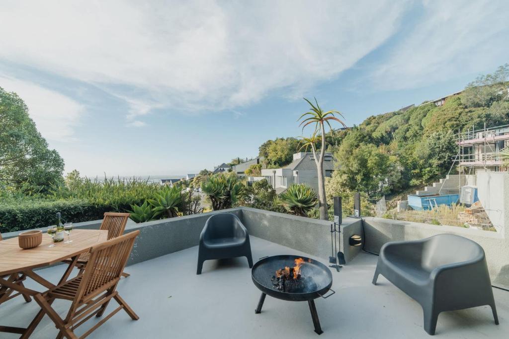 Adventure & Relaxation Cozy 3BR Stay with Games & Scenic Views - Resim 22