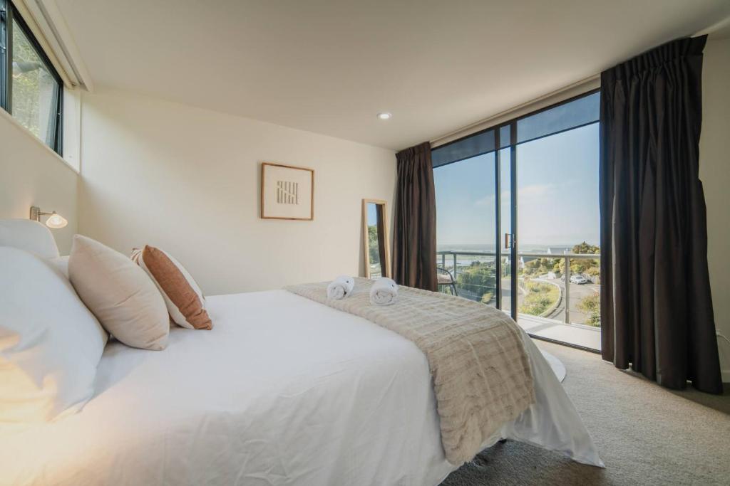 Adventure & Relaxation Cozy 3BR Stay with Games & Scenic Views - Resim 26