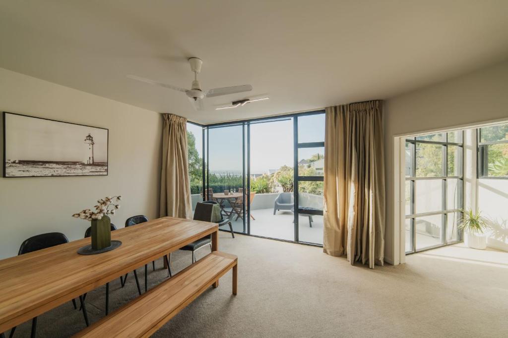 Adventure & Relaxation Cozy 3BR Stay with Games & Scenic Views - Resim 35