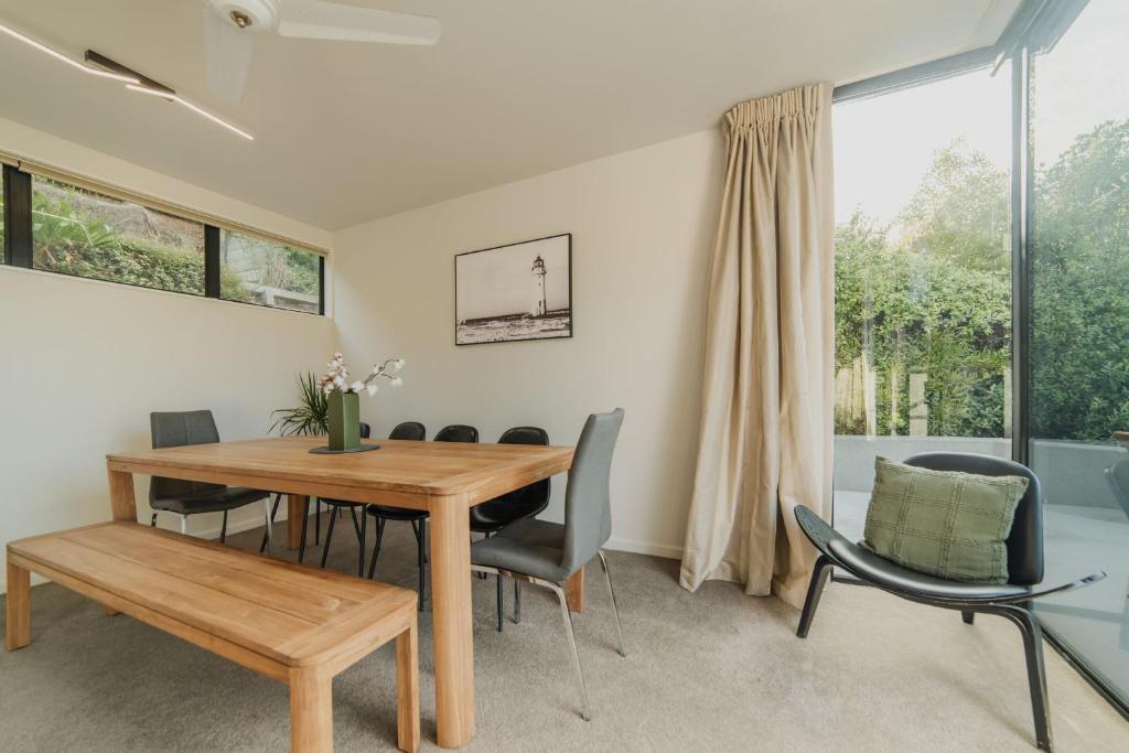 Adventure & Relaxation Cozy 3BR Stay with Games & Scenic Views - Resim 36