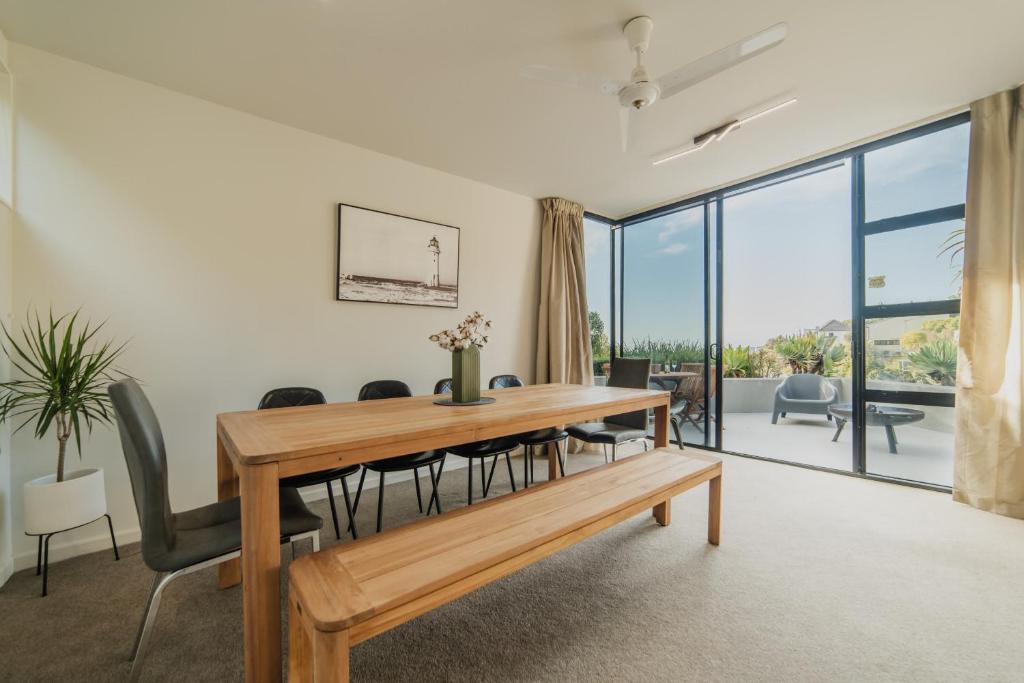 Adventure & Relaxation Cozy 3BR Stay with Games & Scenic Views - Resim 37