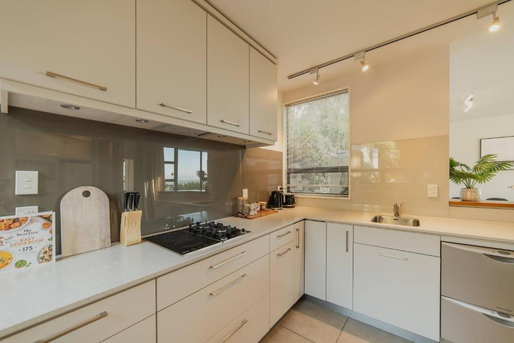 Adventure & Relaxation Cozy 3BR Stay with Games & Scenic Views - Resim 41