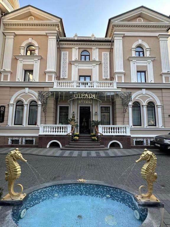 Bazén v ubytování Hotel Otrada nebo v jeho okolí