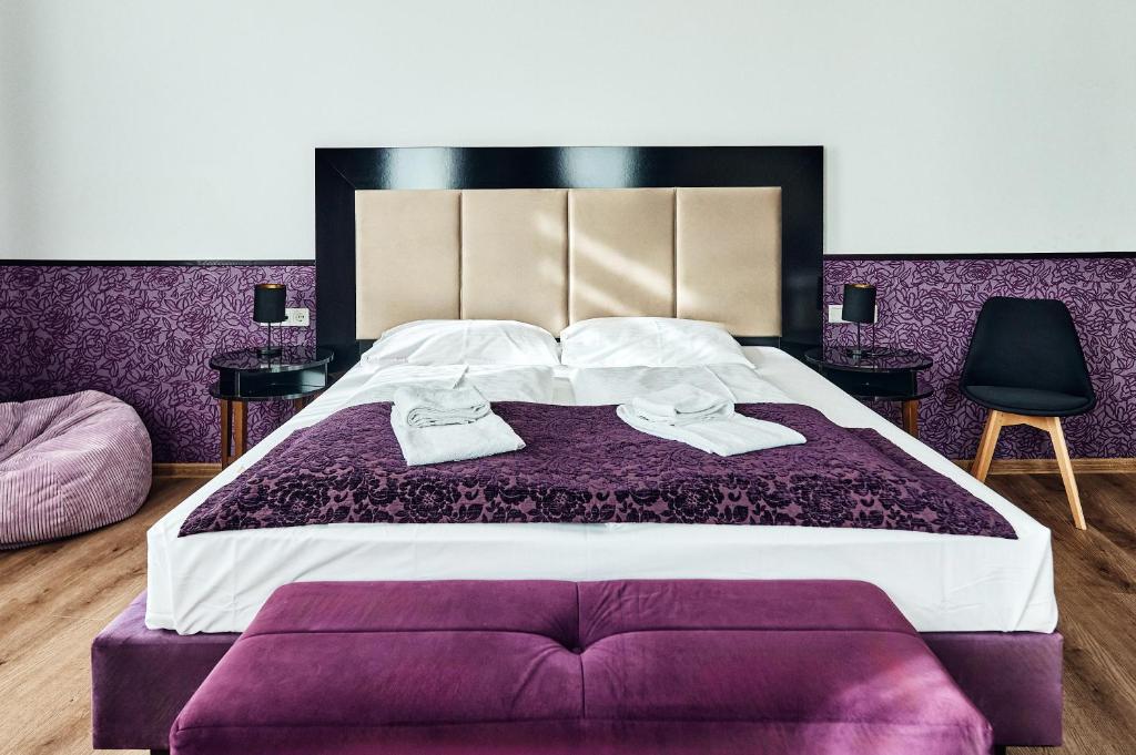 Postel nebo postele na pokoji v ubytování Hotel Pension Baron am Schottentor