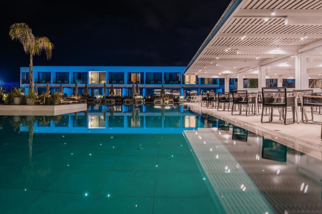 Bazén v ubytování Gennadi Grand Resort nebo v jeho okolí