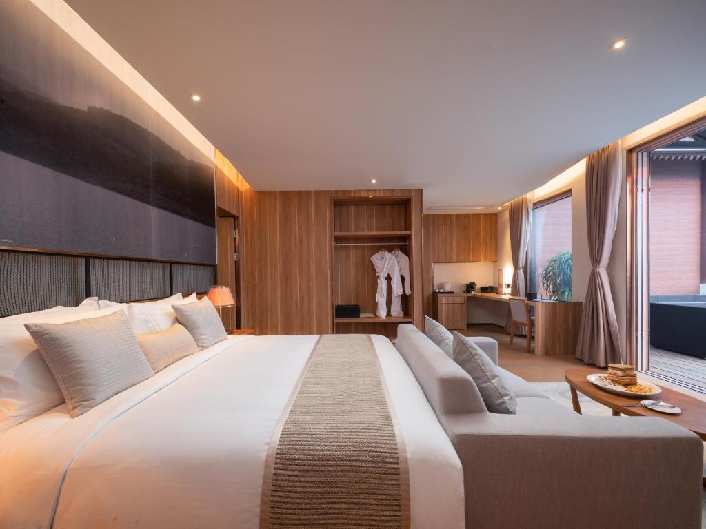Postel nebo postele na pokoji v ubytování Yunjian Hotel