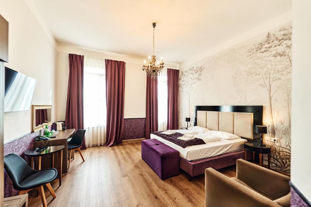 TV a/nebo společenská místnost v ubytování Hotel Pension Baron am Schottentor