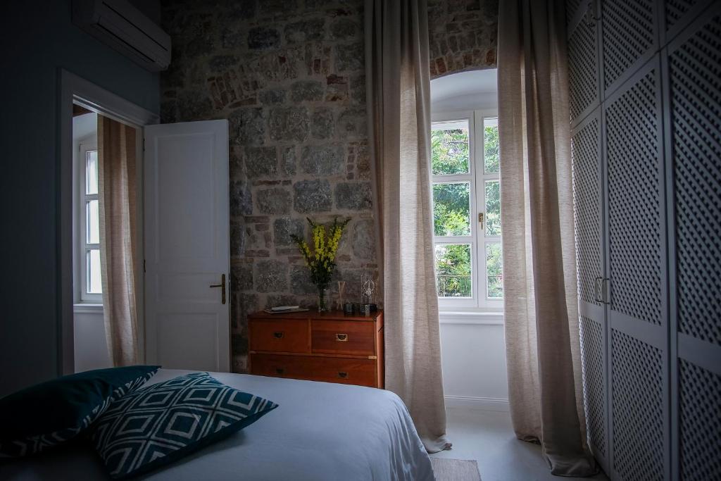 Postel nebo postele na pokoji v ubytování Gardin Split Apartment and Suite