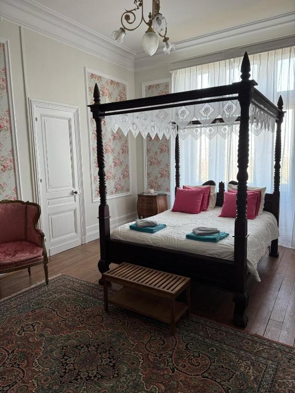 Chateau Moncassin - Sala Rei Com Vista Para O Jardim