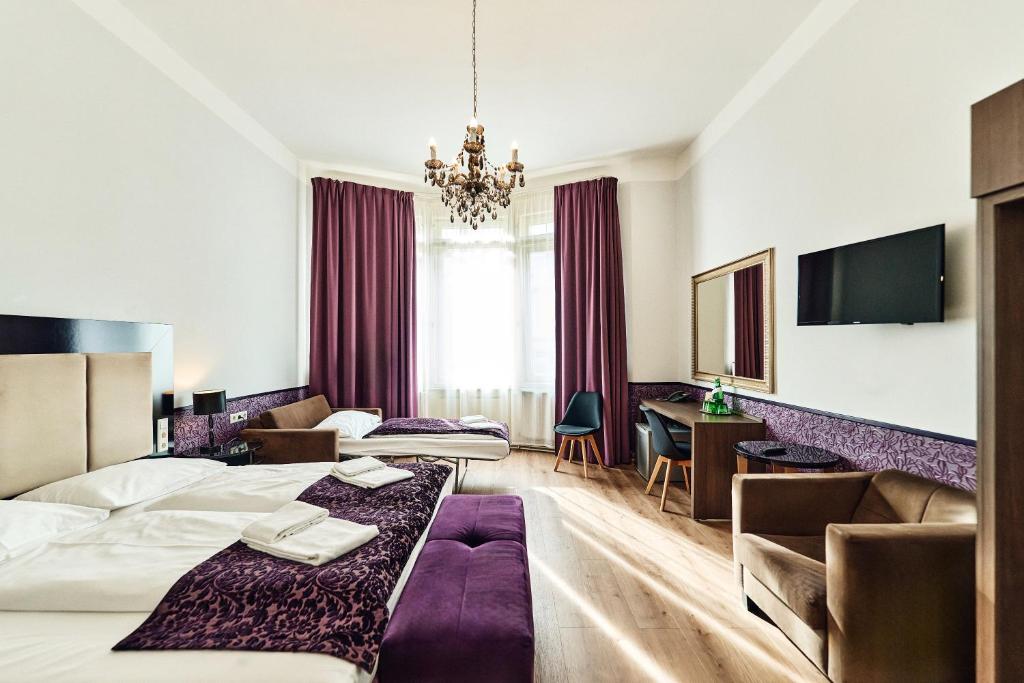 Postel nebo postele na pokoji v ubytování Hotel Pension Baron am Schottentor