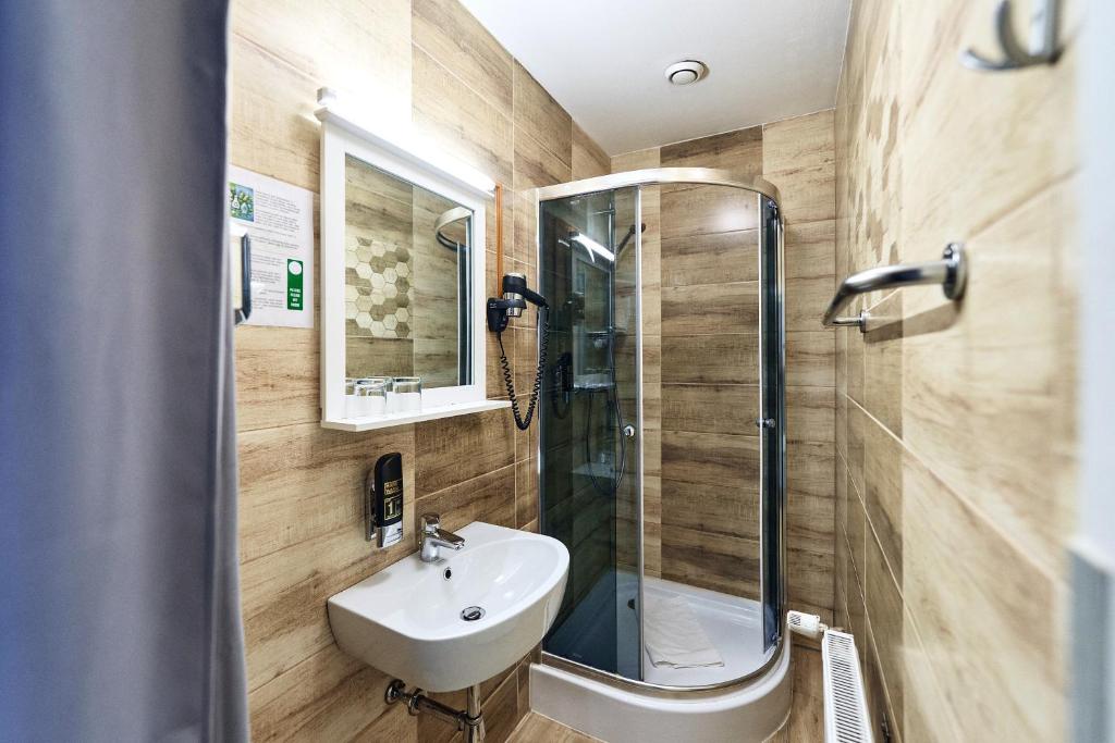 Hotel Pension Baron am Schottentor - Resim 40