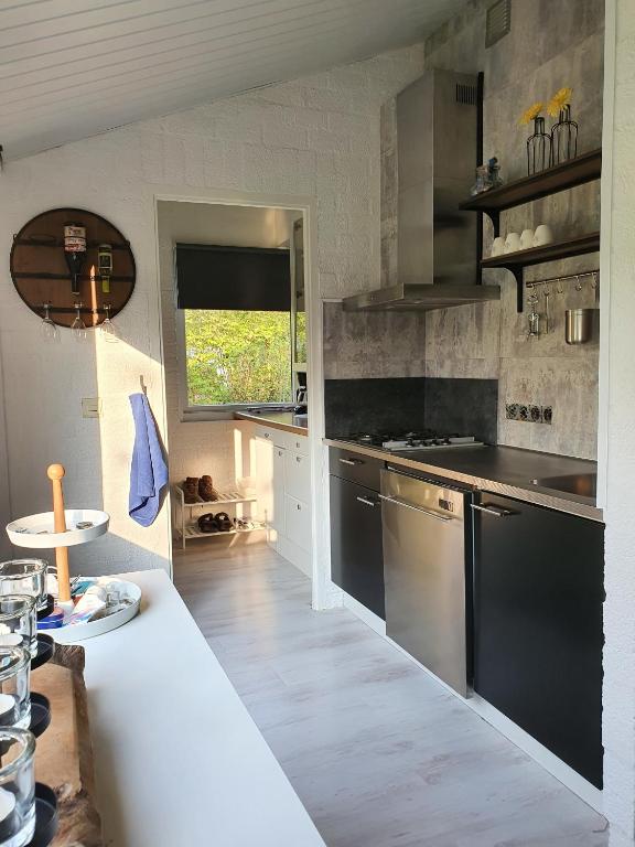 Kuchyň nebo kuchyňský kout v ubytování Bungalowpark Simpelveld - Castra 33