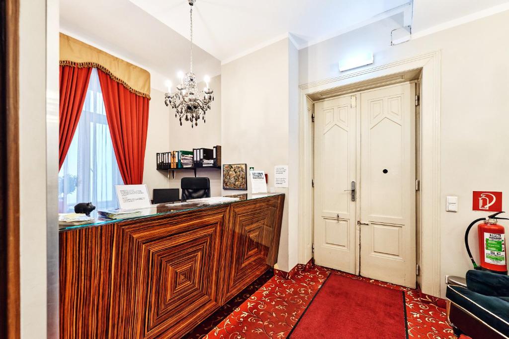 Hotel Pension Baron am Schottentor - Resim 7