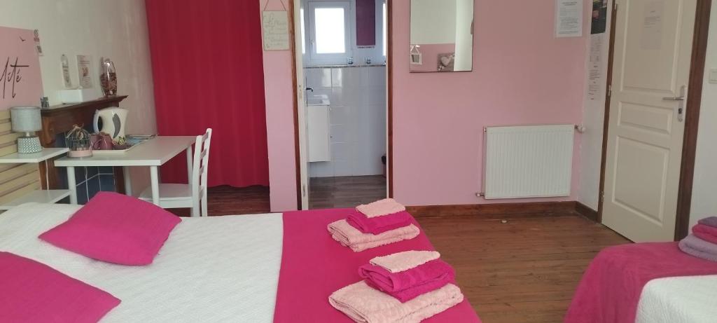 Postel nebo postele na pokoji v ubytování Au Ker Lauriers chambres et table d Hôtes