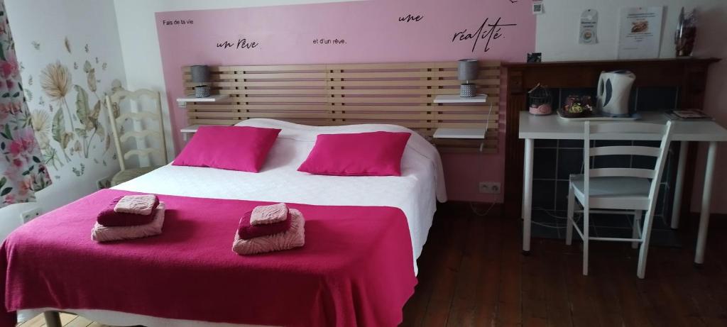 Postel nebo postele na pokoji v ubytování Au Ker Lauriers chambres et table d Hôtes
