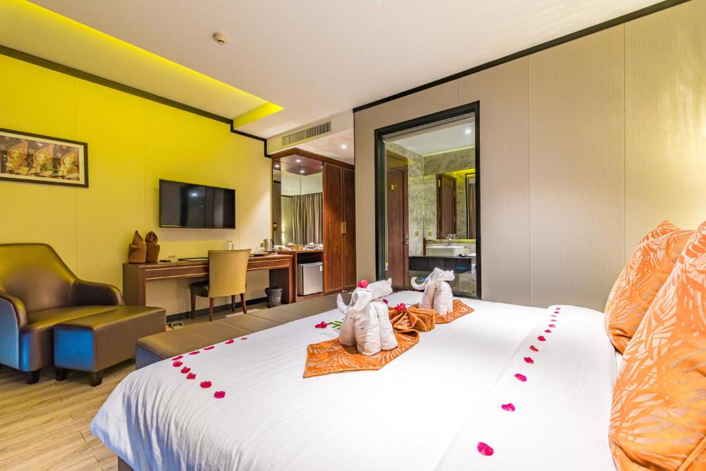 BJ & Radisson Sea View Hotel - 5