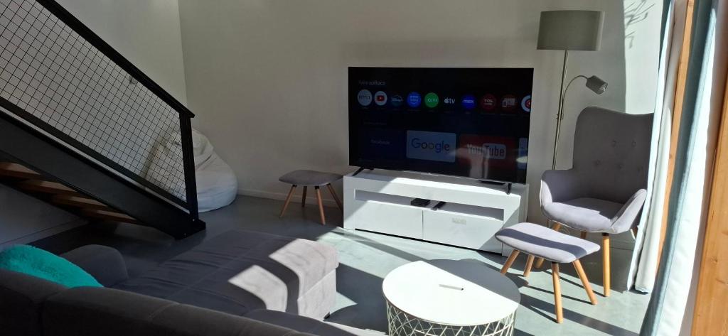 TV a/nebo společenská místnost v ubytování Pod Beskydem, Velké Karlovice