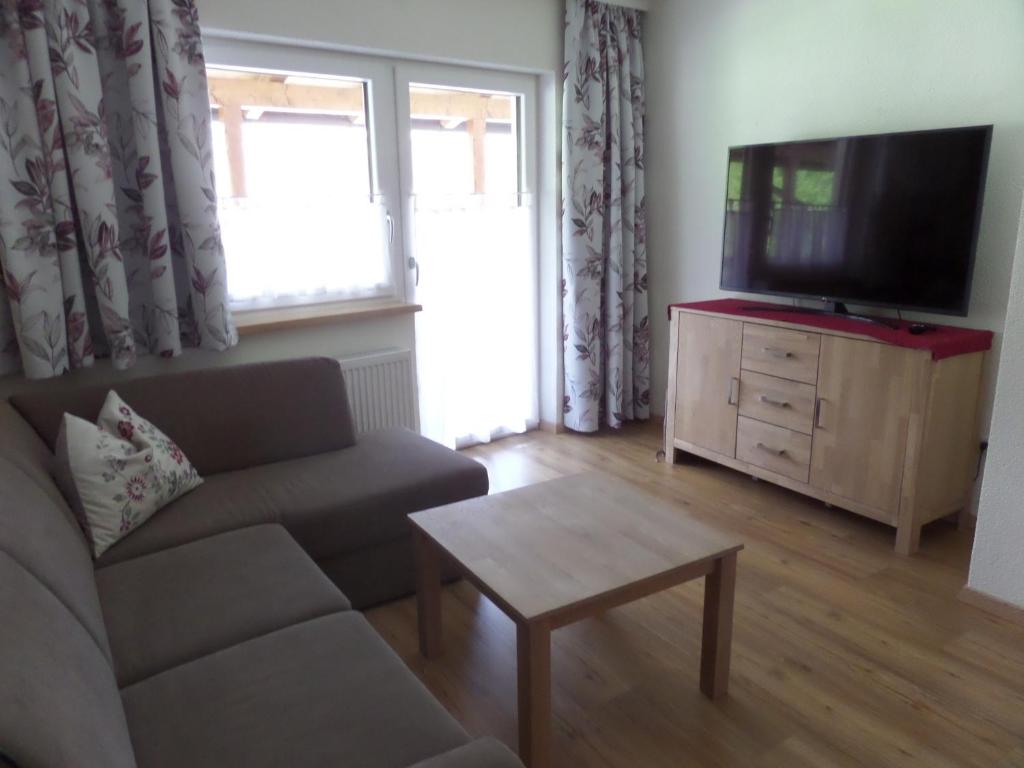 Een TV en/of entertainmentcenter bij Haus Regenbogen

