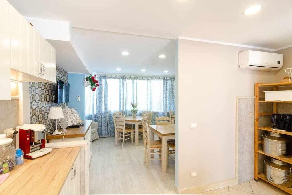 Kuchyň nebo kuchyňský kout v ubytování Mediterranean Charm villa con piscina al mare