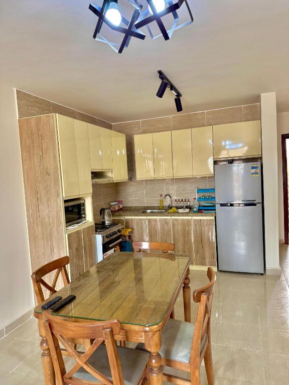 Cucina o angolo cottura di شاليه بلومار السخنة blumar wadi degla