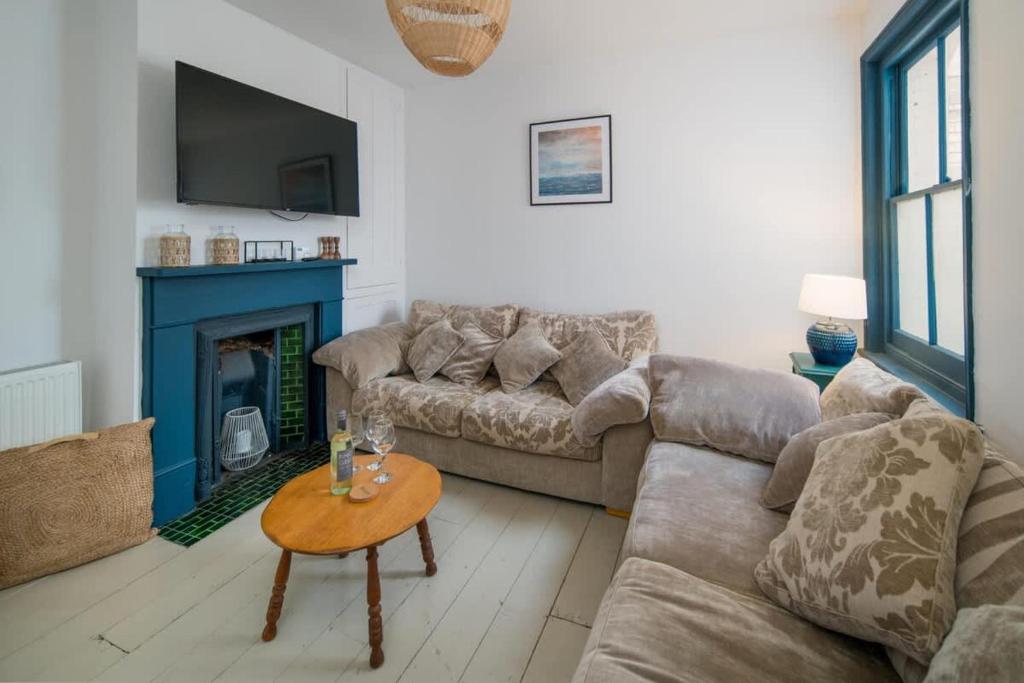 Posezení v ubytování Wistaria Cottage