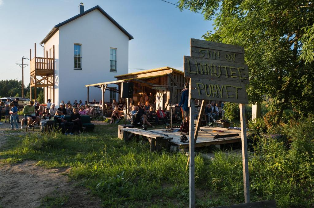 Budova, kde se kemp nachází