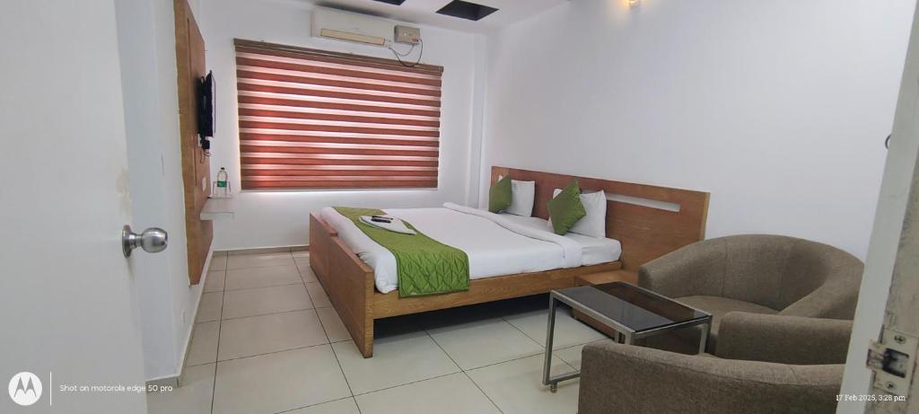 Postel nebo postele na pokoji v ubytování Sharp Suites