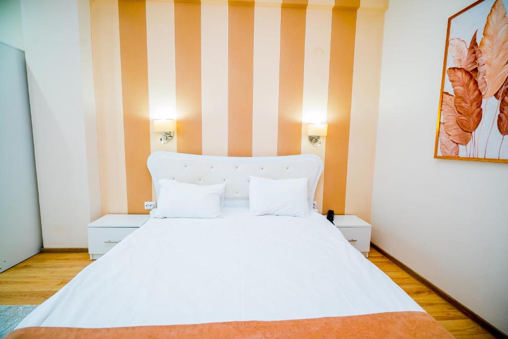 Postel nebo postele na pokoji v ubytování Guci Hotel