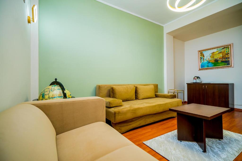 Posezení v ubytování Guci Hotel