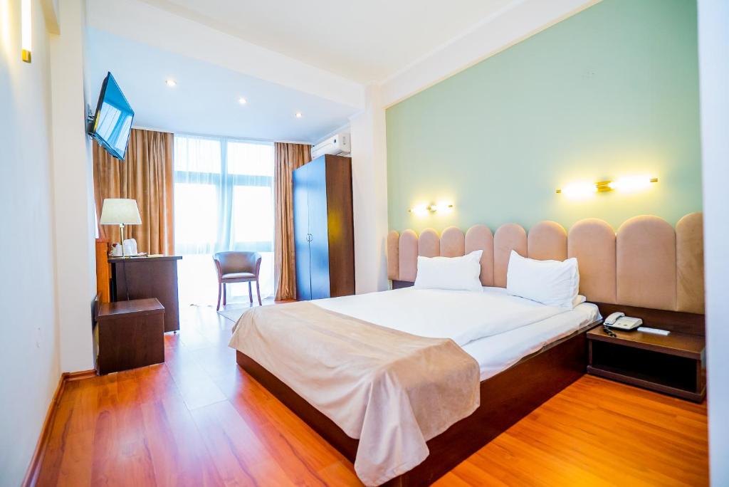 Postel nebo postele na pokoji v ubytování Guci Hotel