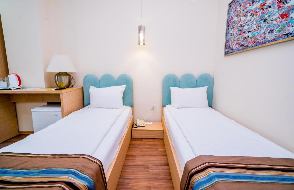 Postel nebo postele na pokoji v ubytování Guci Hotel