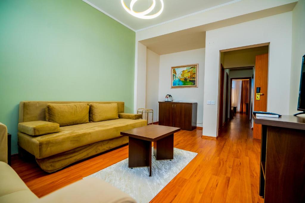 Posezení v ubytování Guci Hotel