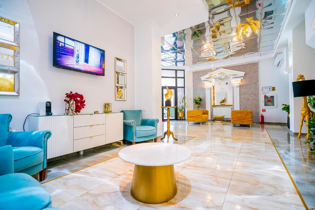 TV a/nebo společenská místnost v ubytování Guci Hotel