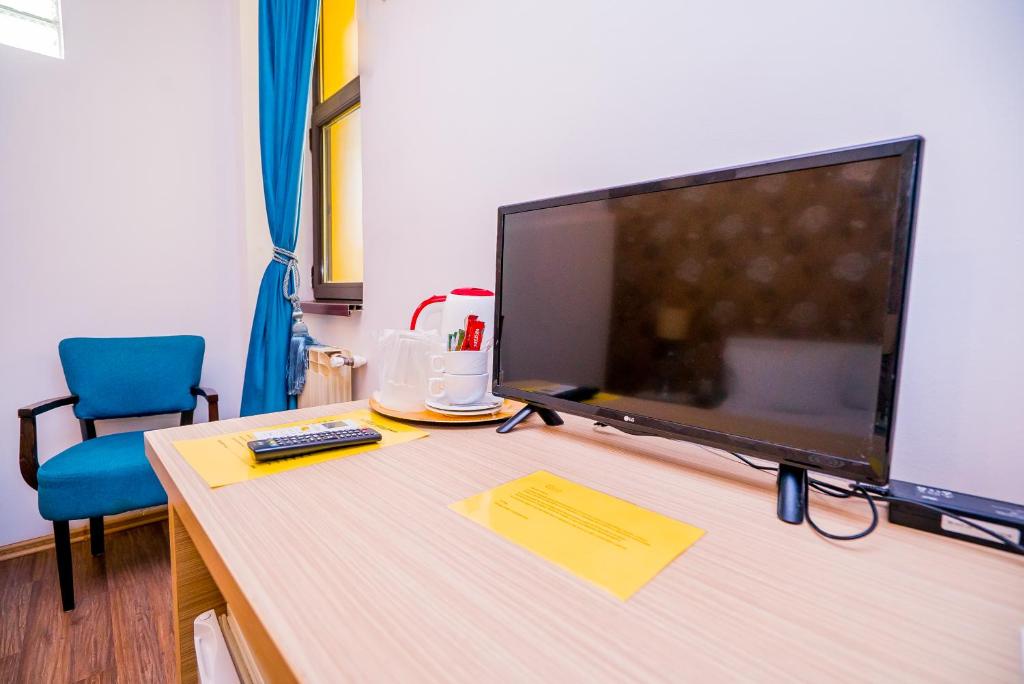 TV a/nebo společenská místnost v ubytování Guci Hotel
