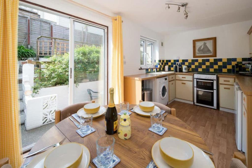 Kuchyň nebo kuchyňský kout v ubytování Harbour View