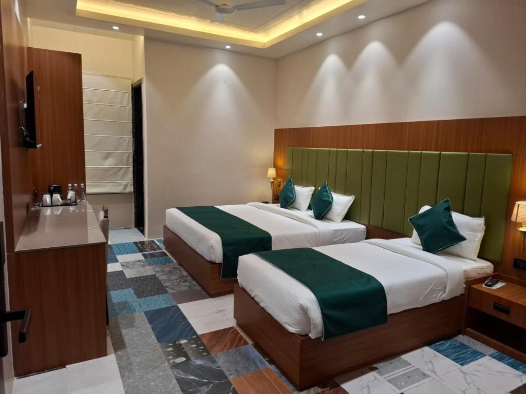 Postel nebo postele na pokoji v ubytování Hotel Bliss Banaras