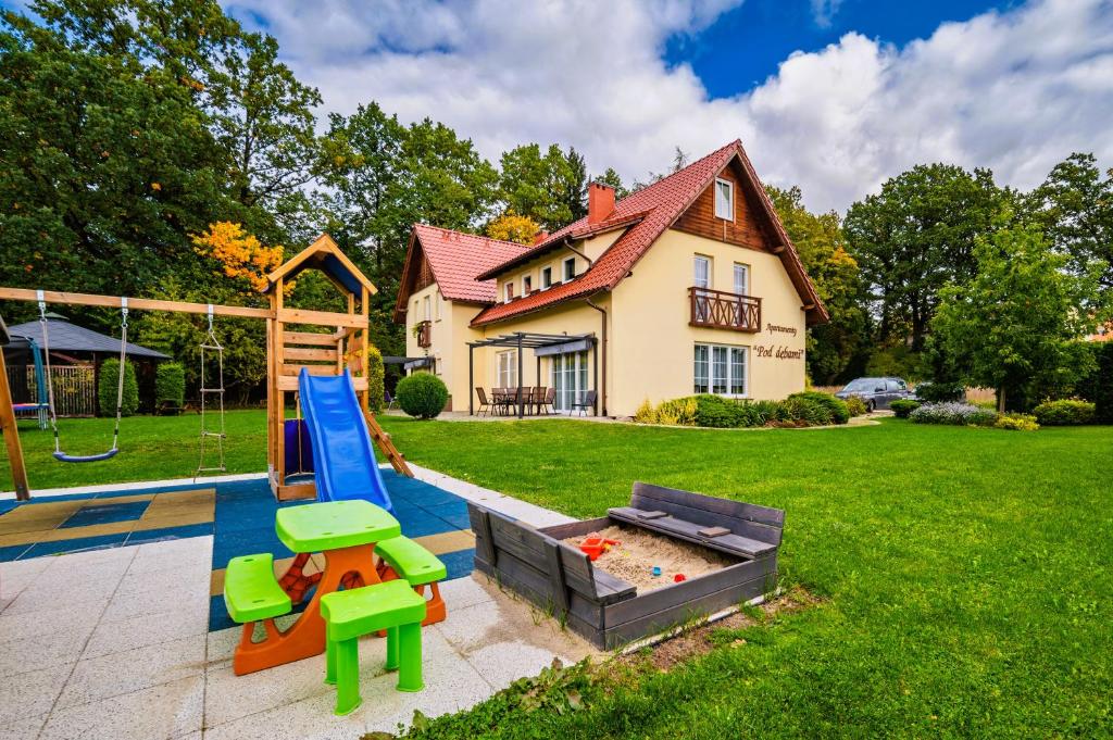 Detský kútik v ubytovaní ApartamentyKudowa - Willa Pod Dębami z ogrodem i parkingiem,