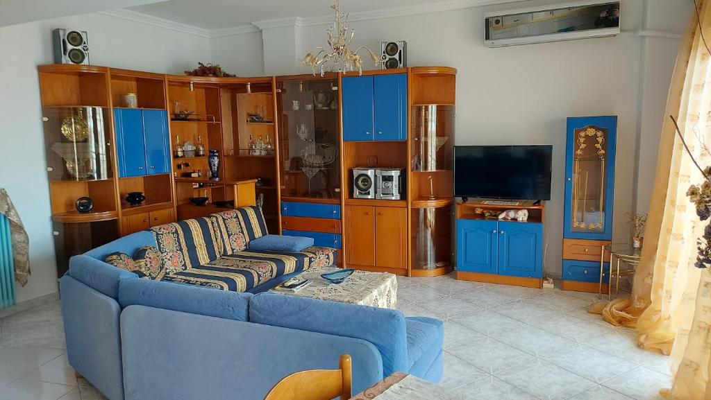 Televízia a/alebo spoločenská miestnosť v ubytovaní Spacious Apartment