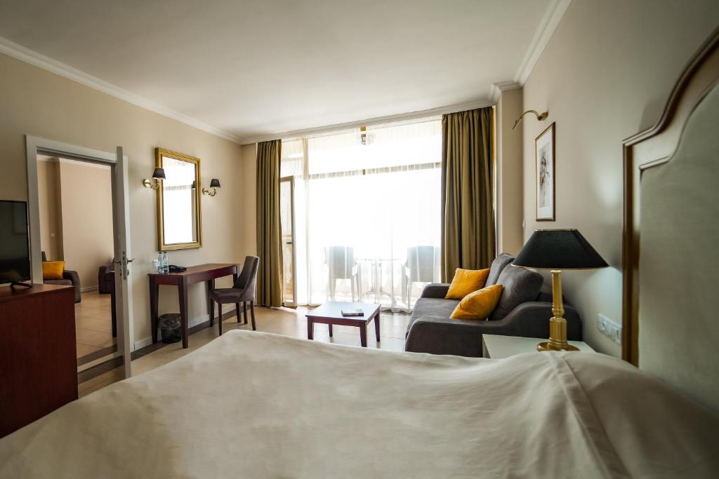 Imperial Palace Hotel - 