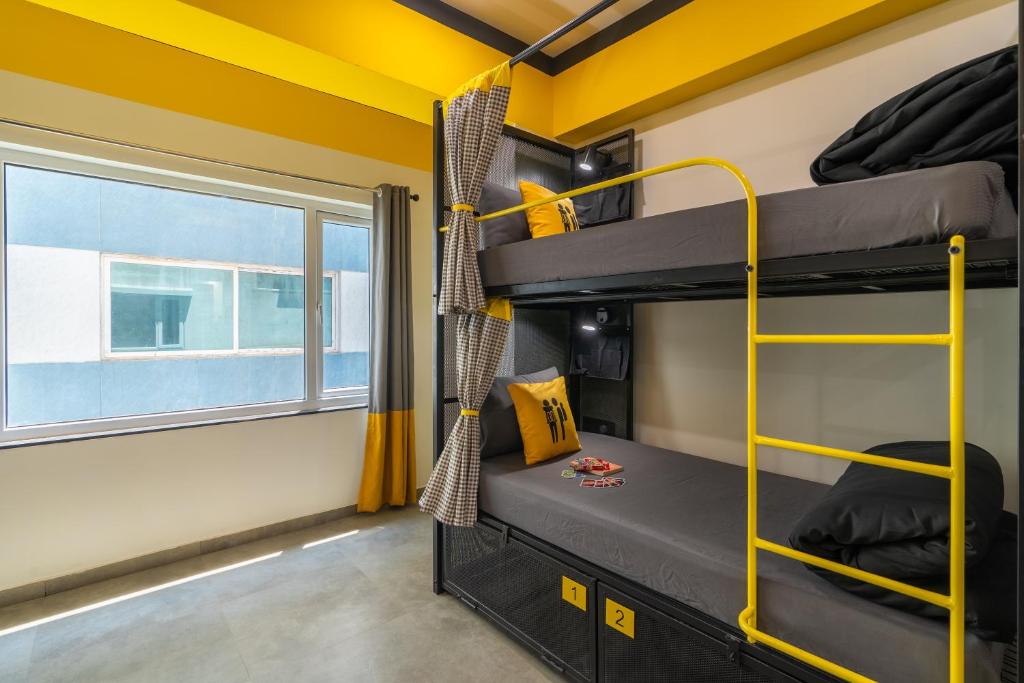 Palanda nebo palandy na pokoji v ubytování The Hosteller Bangalore, Marathahalli