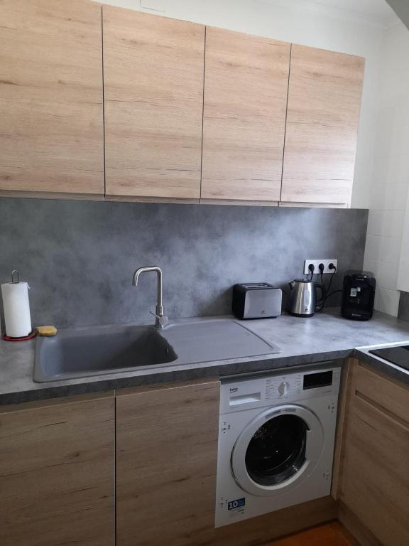 Casita con jardín cerca playa AV-60