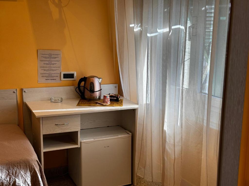 Albergo Parigi - Single Room With Private External Bathroom