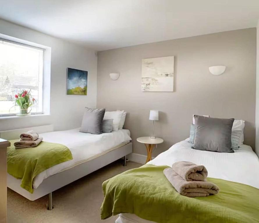 Kép Best Lake View With Pool and SPA access szállásáról Cirencesterben a galériában