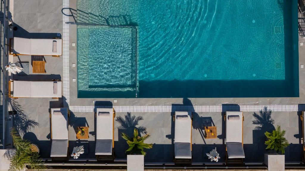an overhead view of a swimming pool with chairs next to it at Villa Llaha Gabrijela - Luxurious Private Escape with Pool in Nature - By Villa Mana Gers in Gaïtánion