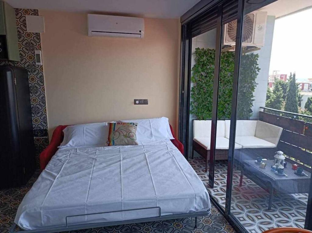 Posteľ alebo postele v izbe v ubytovaní STAR Apto Torremolinos WiFi Terraza Centro