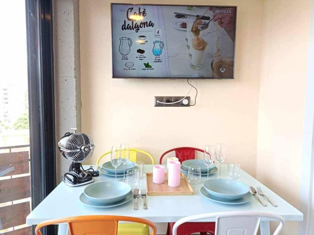 Televízia a/alebo spoločenská miestnosť v ubytovaní STAR Apto Torremolinos WiFi Terraza Centro