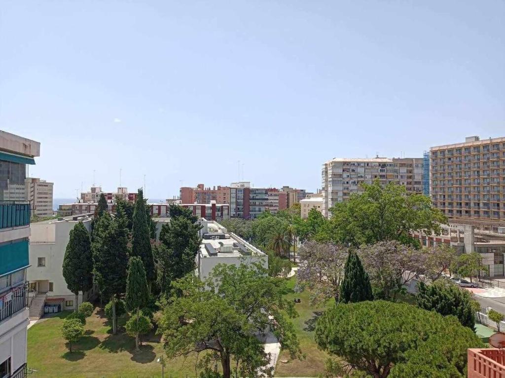 Výhľad na mesto Torremolinos alebo výhľad na mesto priamo z apartmánu